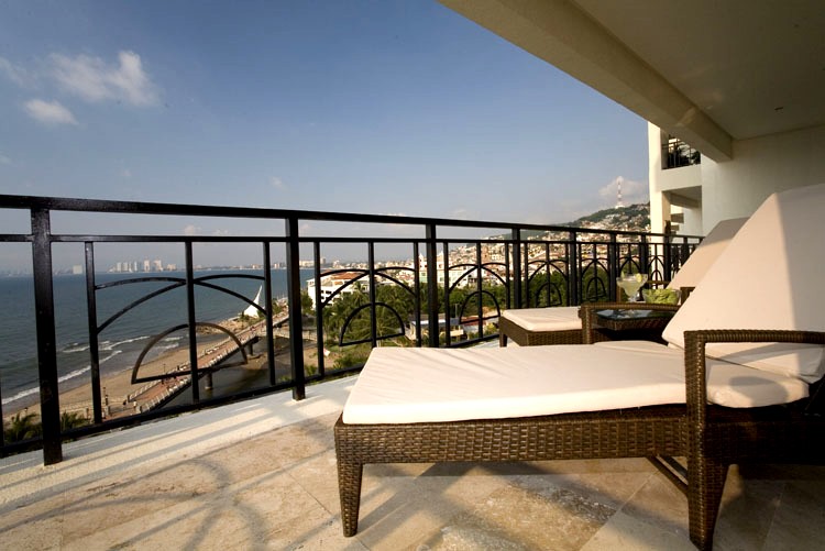 balcony gay bar puerto vallarta Balcony gay bar puerto vallarta